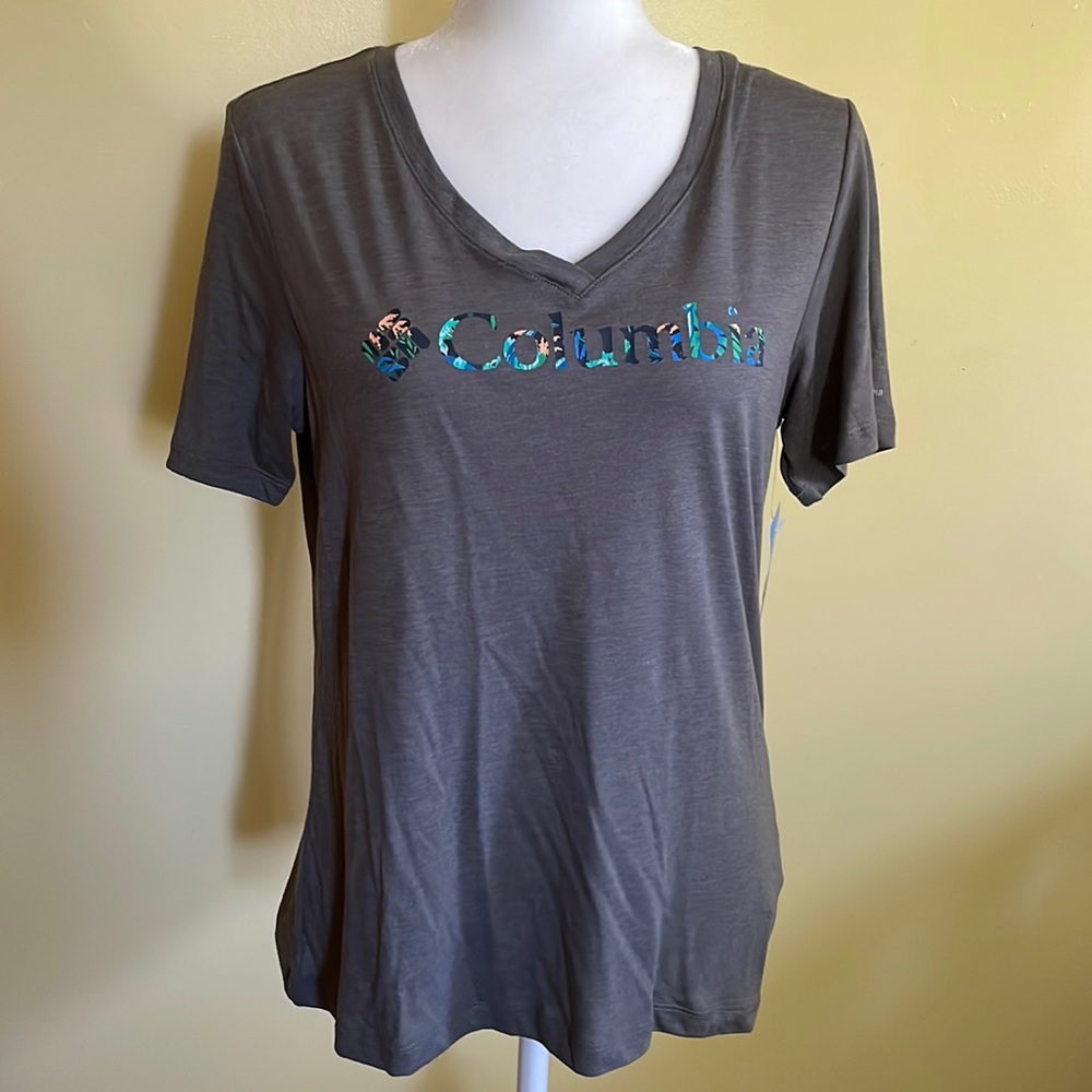 Columbia V-neck tee shirt gray fitted short sleeve patterned logo